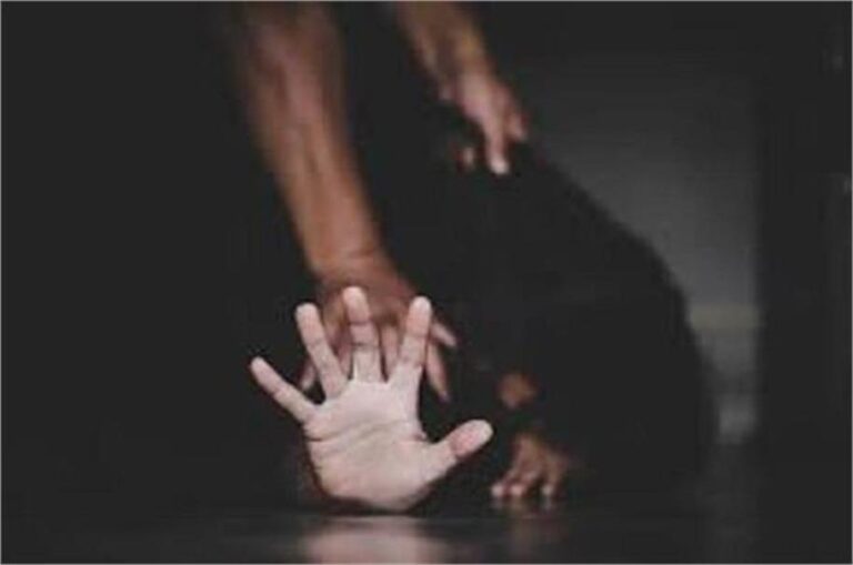 बेटे की जिंदगी के लिए गिड़गिड़ाती रहीं शिखा, नहीं पसीजा दरिंदों का दिल