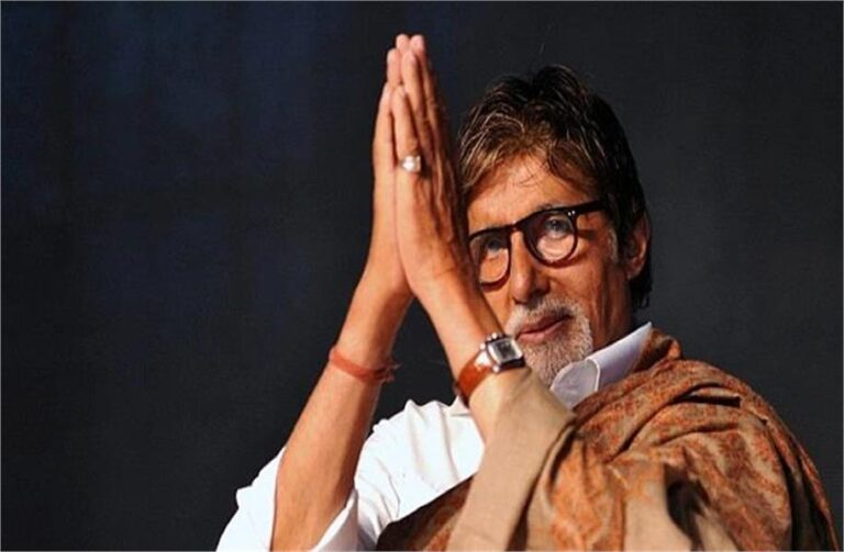 अमिताभ बच्चन के जबरा फैन, न्यू जर्सी में भारतीय फैमिली ने अपने घर में लगाया बिग बी का स्टैच्यू…600 लोग हुए इकट्ठा