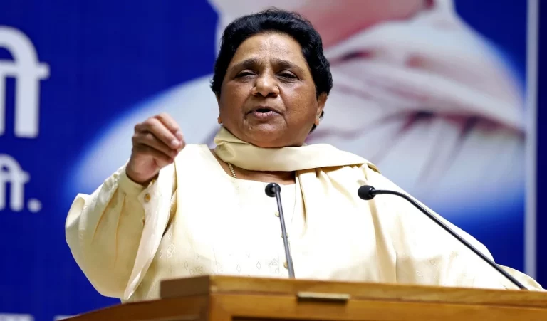 अखिलेश यादव पर मायावती का निशाना, बोलीं- आपराधिक तत्वों की संरक्षक पार्टी है सपा