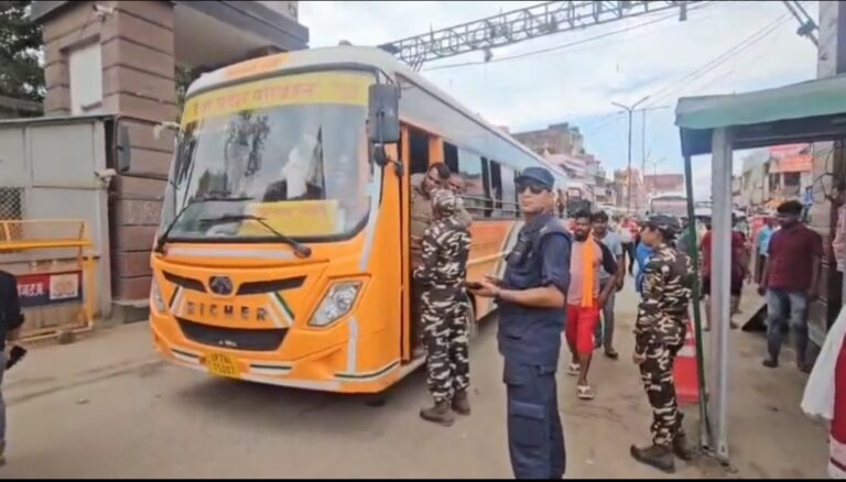 कुशीनगर में नौकरी के नाम पर बंधक बनाए गए 453 नेपाली युवक-युवतियां मुक्त, जांच शुरू