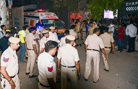 दिल्ली के साकेत में हादसा; सैदुलाजाब में ढही ‘अराइज’ बिल्डिंग, मलबे में दबे कई लोग, NDRF का रेस्क्यू जारी
