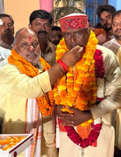 वाराणसी में राम सकल पटेल बने भाजपा जिलाध्यक्ष, हंसराज विश्वकर्मा ने दी बधाई