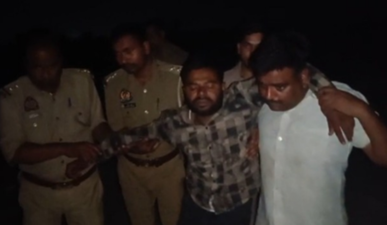 नोएडा में पुलिस मुठभेड़: 17 मुकदमों वाला बदमाश शहजाद घायल, अवैध तमंचा बरामद