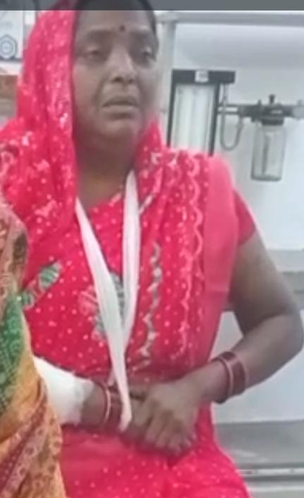 देवरिया में अलमारी से पिस्टल निकालते समय चला फायर, महिला घायल; फॉरेंसिक जांच में जुटी पुलिस