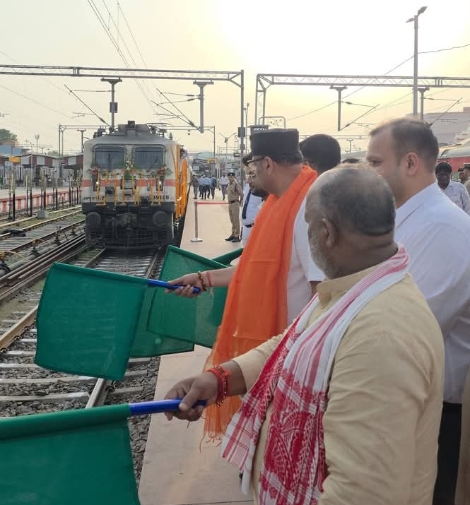 काशी से अयोध्या जाने वाले श्रद्धालुओं को बड़ी सौगात, वाराणसी-लखनऊ स्पेशल ट्रेन अब नियमित