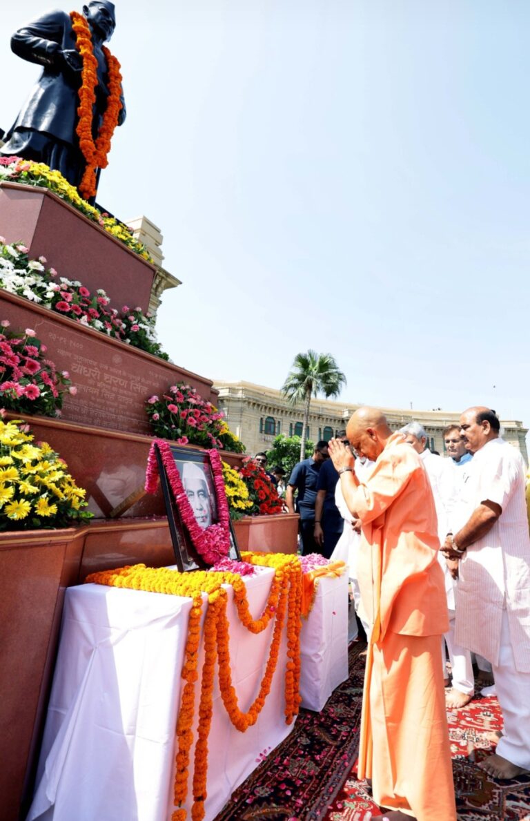 चौधरी चरण सिंह की पुण्यतिथि पर सीएम योगी ने दी श्रद्धांजलि, बोले- किसानों के सच्चे मसीहा थे