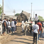 हरिद्वार में खनन वाहनों के खिलाफ ग्रामीणों का प्रदर्शन, टूटी सड़कों और हादसों के खतरे पर जताया गुस्सा