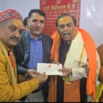 मुकेश अंबानी ने किए बदरीनाथ-केदारनाथ के दर्शन, मंदिर समिति को दिए 10 करोड़ रुपये