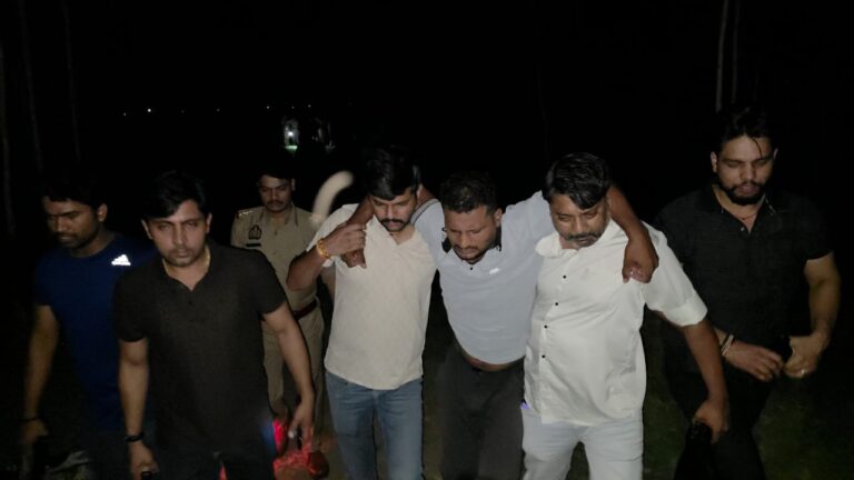 जालौन में पुलिस मुठभेड़: फायरिंग करने वाला शातिर बदमाश घायल, चोरी की बाइक और तमंचा बरामद