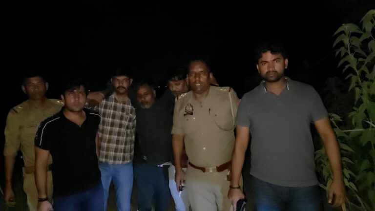 उरई में बकरी चोरी के दो आरोपी मुठभेड़ के बाद गिरफ्तार, एक के पैर में लगी गोली