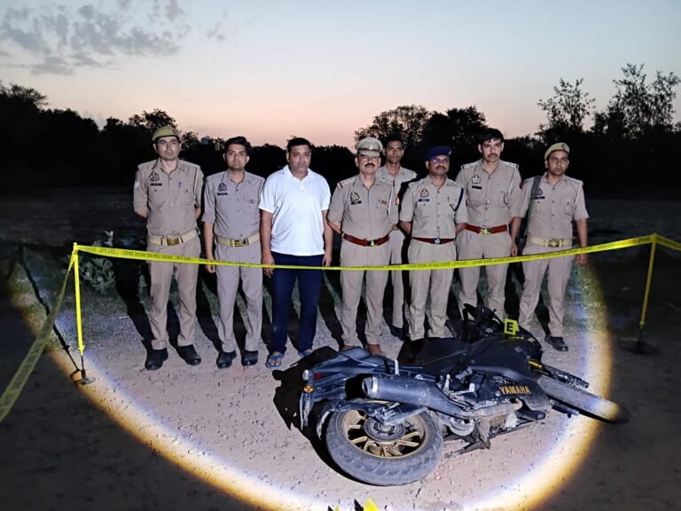 फिरोजाबाद में लूट का 24 घंटे में खुलासा: पुलिस मुठभेड़ में एक बदमाश घायल, दो शातिर लुटेरे गिरफ्तार