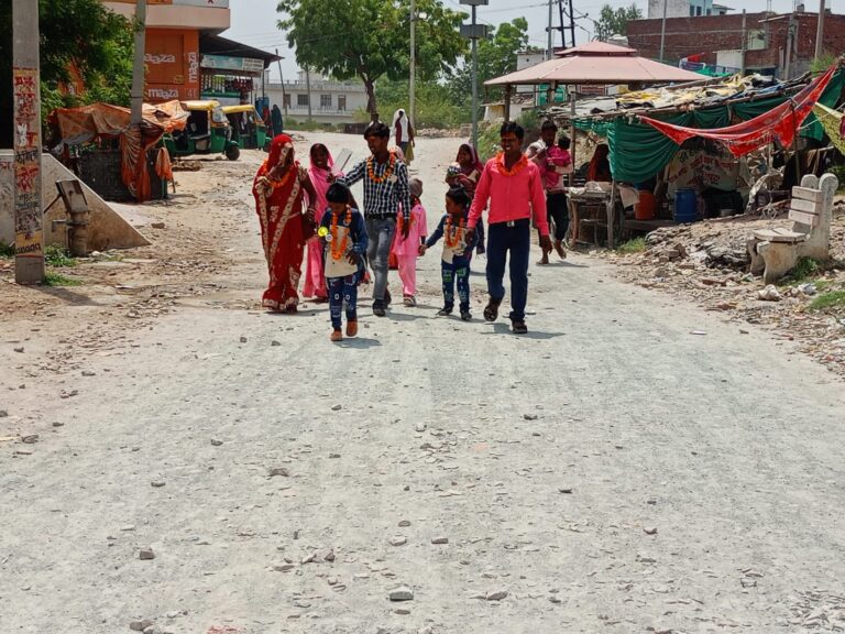 मीरजापुर में PWD की सुस्ती; बोले इंजीनियर-अमेरिका-ईरान युद्ध के कारण नहीं बन पा रही शीतला माता धाम की सड़क