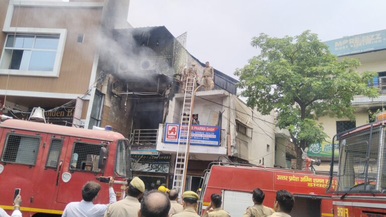 लखनऊ में आग का तांडव: विकास नगर की दुकान और चिनहट के अवैध पेंटहाउस होटल में लगी आग, फायर ब्रिगेड ने पाया काबू