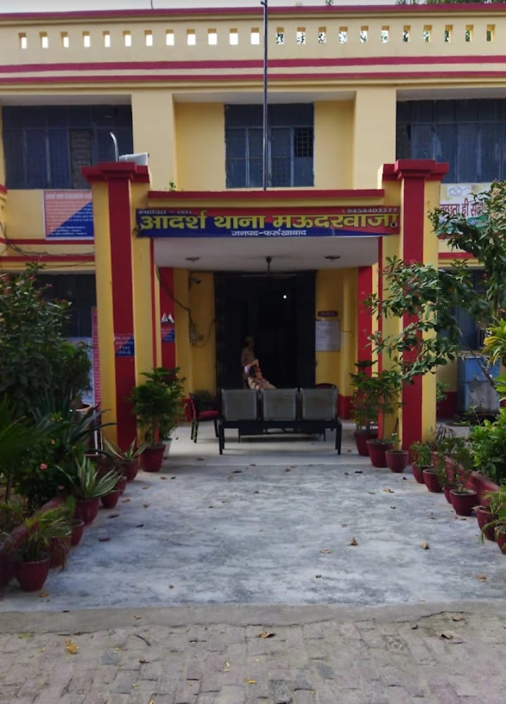 फर्रुखाबाद में धमाके के साथ फटा ट्रांसफार्मर, देखते ही देखते आग का तांडव! दुकानों संग दर्जनभर बाइकें राख