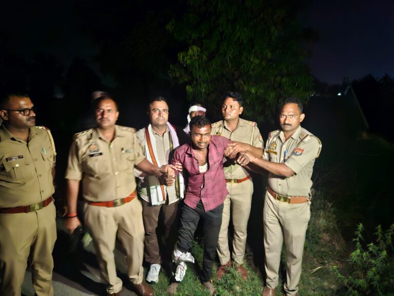 गोंडा में पुलिस मुठभेड़, तीन अंतरजनपदीय चोर गिरफ्तार, लाखों का माल बरामद