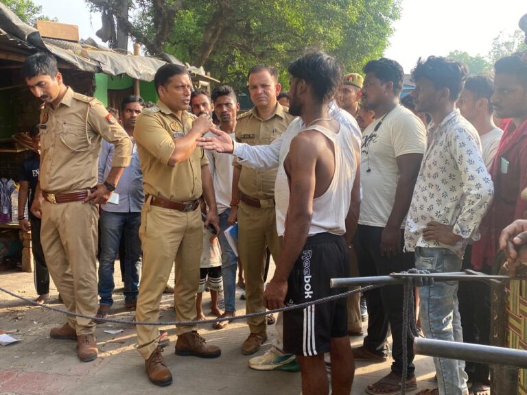 वाराणसी में सो रहे सफाईकर्मी की गोली मारकर हत्या, बेटे के पास चारपाई पर हुई वारदात,पुलिस जांच में जुटी