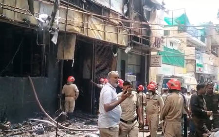 दिल्ली के मालवीय नगर में भीषण अग्निकांड, 10 लोगों की मौत, कई घायल; रेस्टोरेंट से आग लगने की आशंका