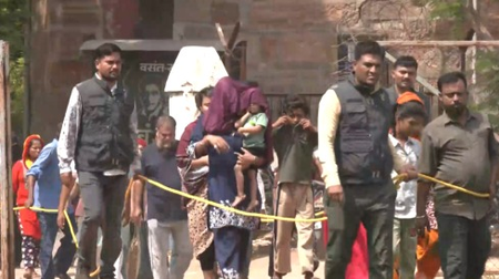 अहमदाबाद में घुसपैठियों पर बड़ी कार्रवाई: 300 से अधिक संदिग्ध हिरासत में