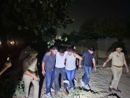ग्रेटर नोएडा में पुलिस मुठभेड़: स्नैचर घायल, लूटी गई चेन और हथियार बरामद