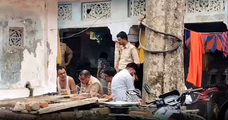 राम मंदिर दान प्रकरण में अयोध्या पुलिस का बड़ा एक्शन: टिन्नू यादव समेत कई आरोपियों के घरों पर छापेमारी, जांच तेज