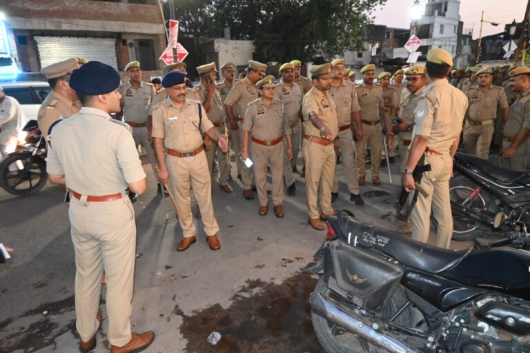उरई में पुलिस का बड़ा अभियान: 7 बाइक सीज, मॉडिफाइड बुलेट साइलेंसर जब्त