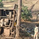 मध्य प्रदेश के मंडला में सड़क हादसा: तीर्थयात्रियों से भरी बस पलटी, 25 घायल, 11 की हालत गंभीर