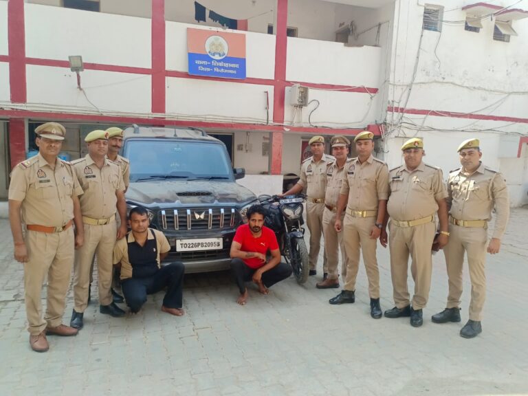फिरोजाबाद मुठभेड़ में नोएडा के 3 शातिर लुटेरे गिरफ्तार, 19 लाख नकदी और हथियार बरामद