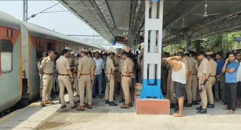 लखनऊ में राप्ती सागर ट्रेन में बम की अफवाह से हड़कंप, यात्री हिरासत में