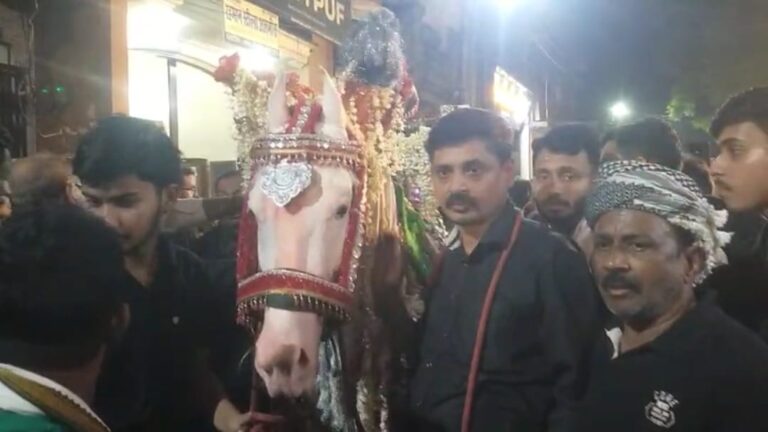 जौनपुर में अकीदत के साथ निकला आठवीं मोहर्रम का ऐतिहासिक जुलूस, मातमी अंजुमनों ने पेश की खिराज-ए-अकीदत