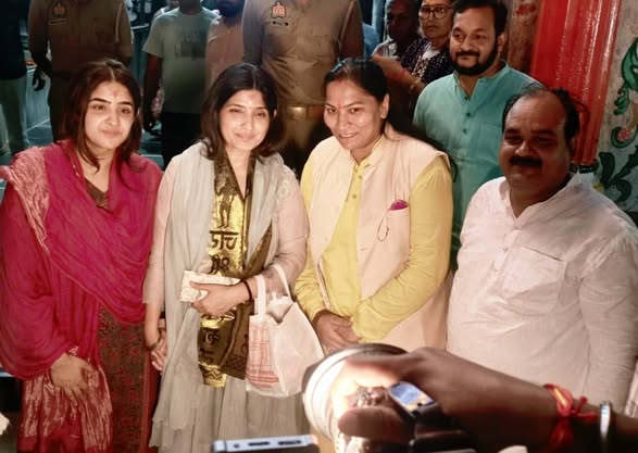 काशी में डिम्पल यादव की गुपचुप पूजा! बाबा कालभैरव के दरबार पहुंचीं, अखिलेश परिवार की धार्मिक यात्रा बनी चर्चा का विषय
