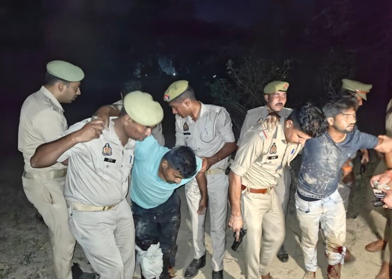 शाहजहांपुर में पुलिस मुठभेड़: लूट के दो आरोपी गोली लगने से घायल, गिरफ्तार