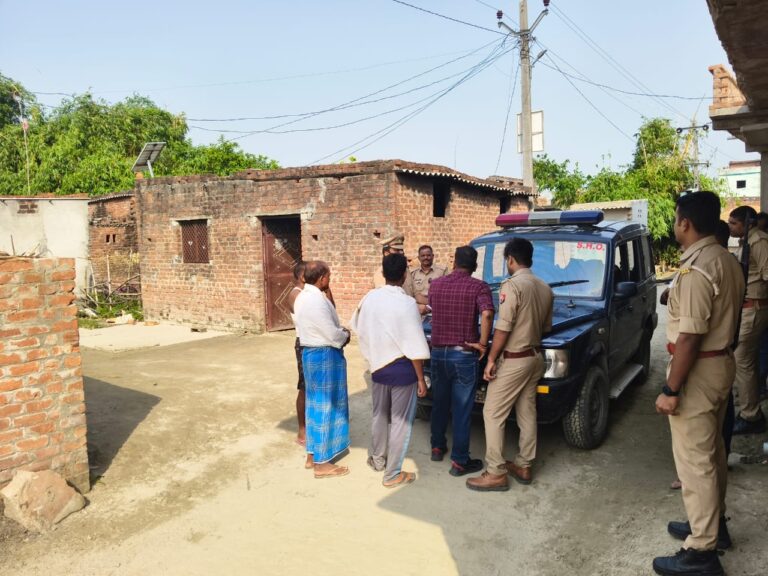 कुशीनगर में दो सगी बहनों की हत्या से सनसनी, पारिवारिक विवाद में पीट-पीटकर मारने का आरोप