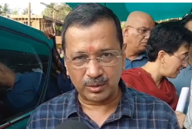केजरीवाल का हमला, बोले– विपक्ष पर हमले अस्वीकार्य, सत्ता में आते ही हिंसा क्यों बढ़ी?