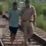 मुजफ्फरनगर में बड़ा हादसा टला, डायल 112 पुलिस ने ट्रेन से पहले युवक को बचाया