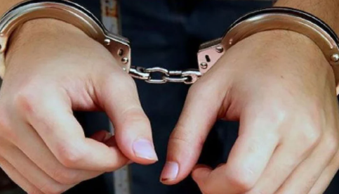देवरिया में घरेलू विवाद बना खूनी संघर्ष, पति ने पत्नी पर धारदार हथियार से किया हमला,गिरफ्तार