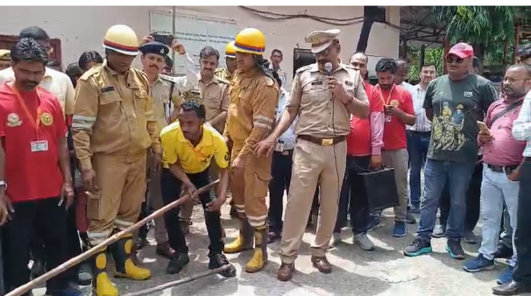 मुज़फ्फरनगर कलेक्ट्रेट में मेगा मॉक ड्रिल: आपदा स्थल जैसा नजारा, राहत-बचाव का सजीव अभ्यास