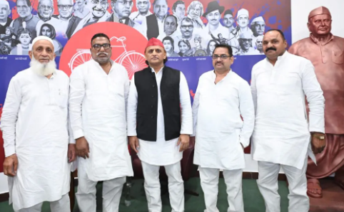 मुजफ्फरनगर के दिग्गजों से मिले अखिलेश यादव,बोले– अब जनता के बीच उतरकर लड़ना होगा असली संघर्ष