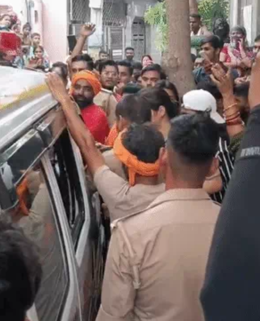 शराब पार्टी बनी मौत की महफिल: दोस्त ने ईंट से कूचकर ली विपिन की जान, हत्या के बाद मेरठ में भड़का आक्रोश
