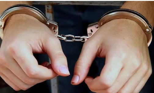 देवरिया में धार्मिक झंडे को लेकर दो समुदाय आमने-सामने, पुलिस ने संभाला मोर्चा; 9 गिरफ्तार