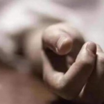 सोनभद्र में सनसनी: ससुराल आए युवक का फंदे से लटका शव, पत्नी की चारपाई पर मिली लाश; मासूम बेटा रह गया अकेला