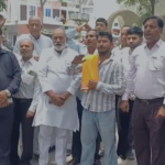 मुजफ्फरनगर में मकान बिक्री पर बढ़ा विवाद, कलेक्ट्रेट पहुंचे मोहल्लेवासी; प्रशासन से हस्तक्षेप की मांग