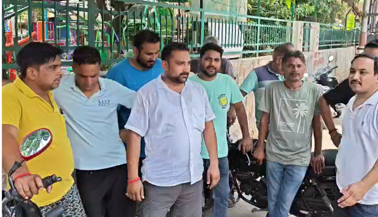 मुजफ्फरनगर में बिजली संकट पर फूटा लोगों का गुस्सा, सड़क पर उतरे लोग, जेई पर लगाए गंभीर आरोप
