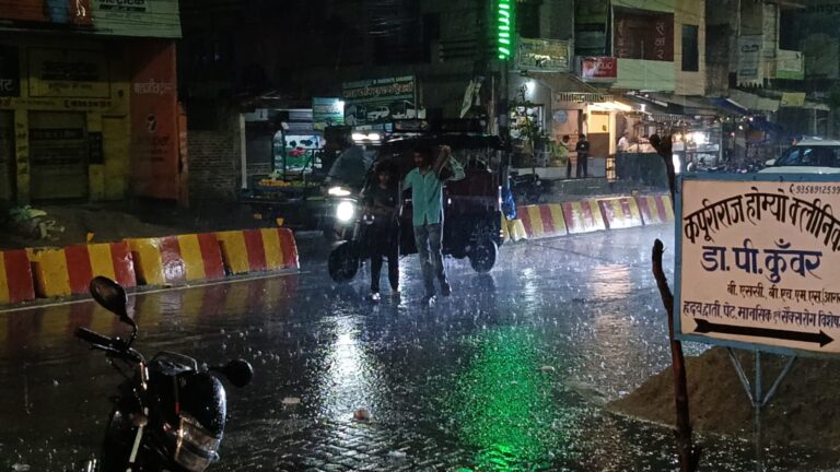 मुजफ्फरनगर में झमाझम बारिश से मिली राहत, जलभराव ने बढ़ाई लोगों की परेशानी
