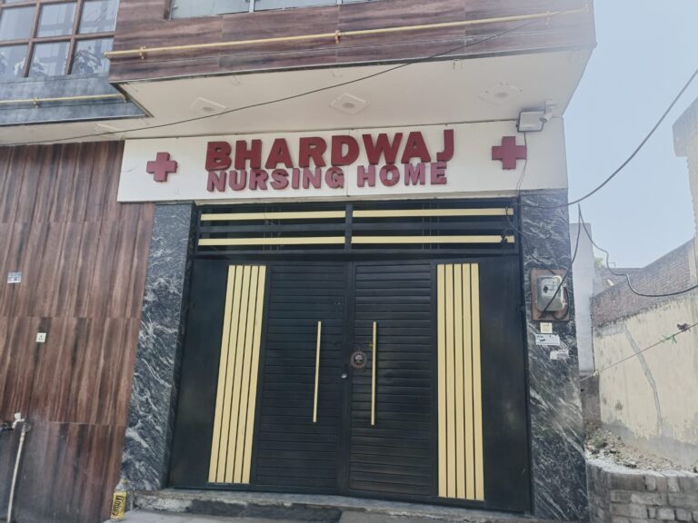 मुजफ्फरनगर में डिलीवरी के दौरान दर्दनाक मौत: नर्सिंग होम पर गंभीर लापरवाही का आरोप, परिजनों ने किया हंगामा