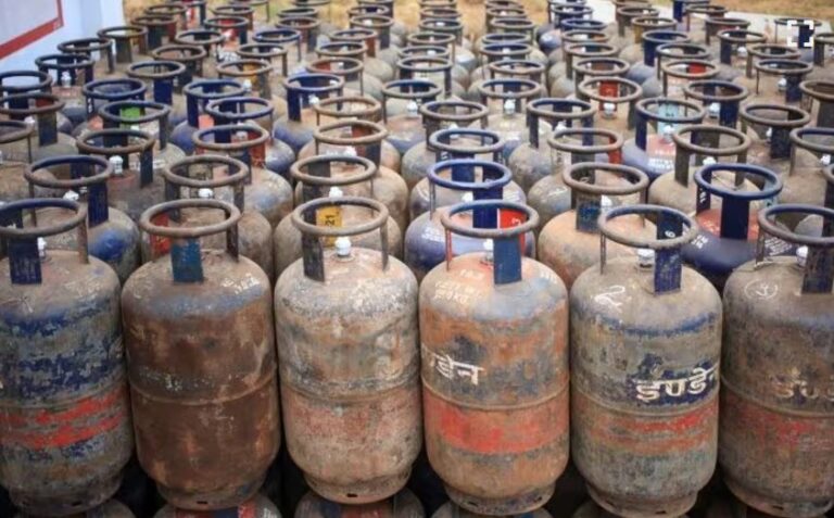 कमर्शियल एलपीजी सिलेंडर फिर महंगा, 19 किलो सिलेंडर की कीमत में 53.50 रुपये तक बढ़ोतरी, घरेलू रेट स्थिर