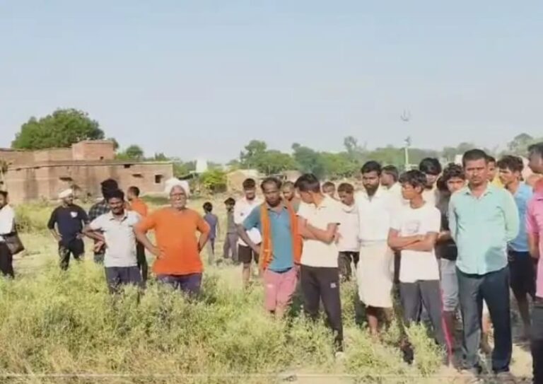 औरैया में खेत में मिला युवक का शव, एक दिन पहले हुआ था विवाद, पुलिस जांच में जुटी