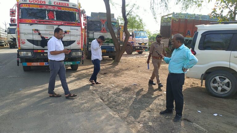 औरैया में अवैध खनन पर बड़ी कार्रवाई, 4 डंपर पकड़े गए, जुर्माना लगाया गया