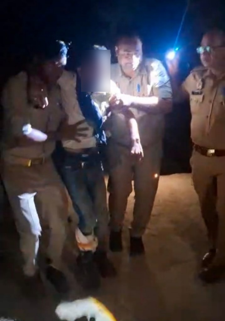 लखनऊ में पुलिस मुठभेड़: महिला यात्रियों से छेड़छाड़ करने वाला शातिर अपराधी गिरफ्तार, जवाबी फायरिंग में घायल