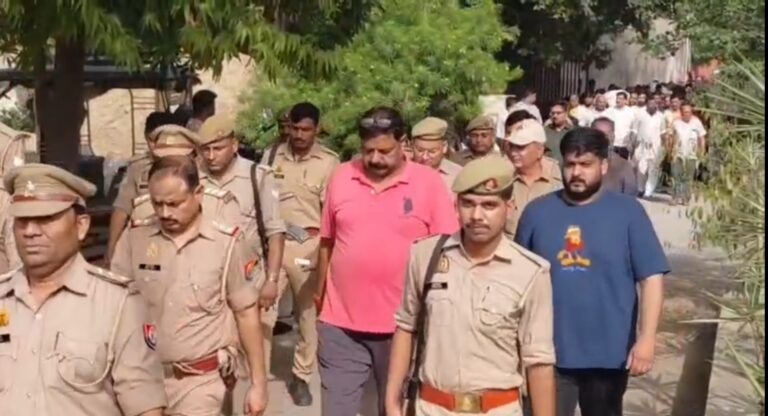 बड़ौत दोहरा हत्याकांड: व्यापारी और पुत्र का अंतिम संस्कार, बाजार बंद और न्याय की मांग तेज