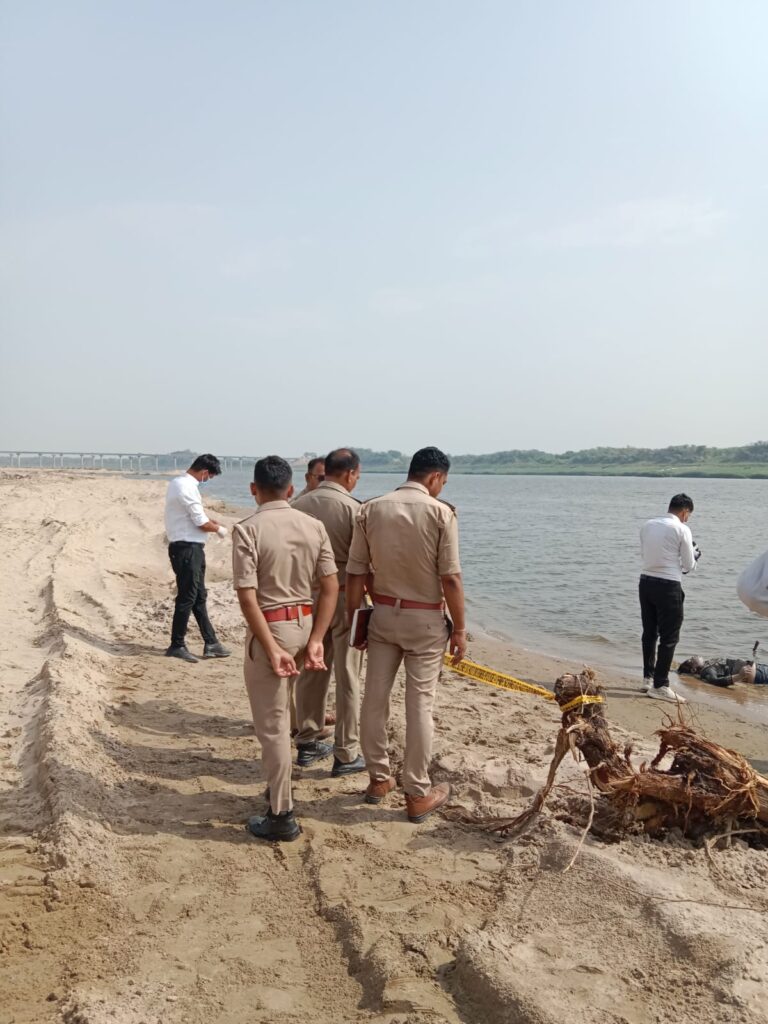 उरई में यमुना नदी से अज्ञात युवती का शव बरामद, पुलिस जांच में जुटी